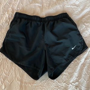 Nike L (Girls) Black Athletic Shorts